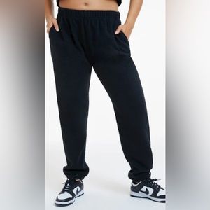 Good American Black Sherpa Boyfriend Sweatpants